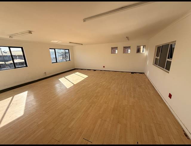1,300M² WAREHOUSE FOR SALE IN BLACKHEATH INDUSTRIAL